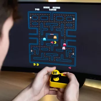 Consolă retro arcade Pac-Man plug-and-play cu gamepad wireless FIZZ CREATIONS