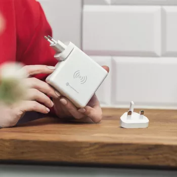 Încărcător wireless FORCELL F-ENERGY 4-in-1 15W cu porturi USB/USB-C și power bank 8000mAh