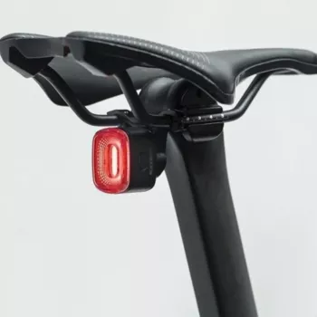 Lumină spate de bicicletă ROCKBROS Q2S cu detectare inteligentă a frânării și cablu USB-C - negru