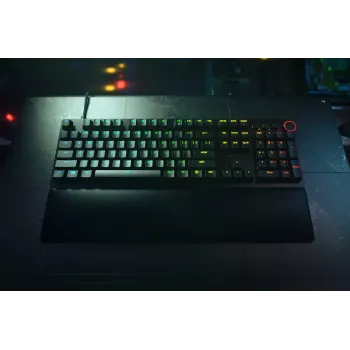 Tastatură optică de gaming cu fir Razer Huntsman V2, switch Linear Red, layout nordic, RGB, neagră (RZ03-03930600-R3N1)