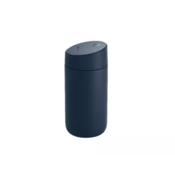 Cană de călătorie Fellow Carter Slide 355 ml bleumarin, izolată în vid