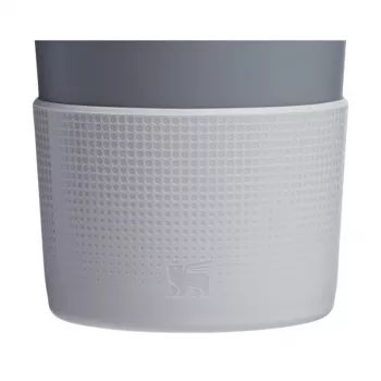 Set de 2 huse de protecție și capace pentru paie pentru căni termos 0,89 L/0,59 L STANLEY The Quencher Boot + Straw Topper, gri deschis