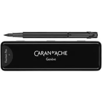 Stilou Caran d'Ache 849 Black Code, peniță medie, negru mat 840.496